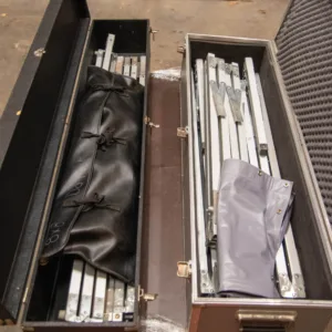 Leinwand in Transportkasten