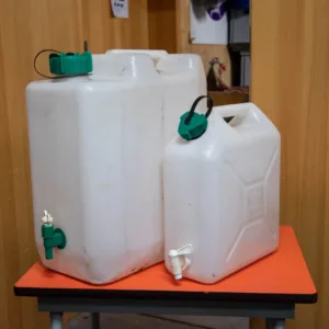 Wasserbehälter mit Wasserhahn (gross)